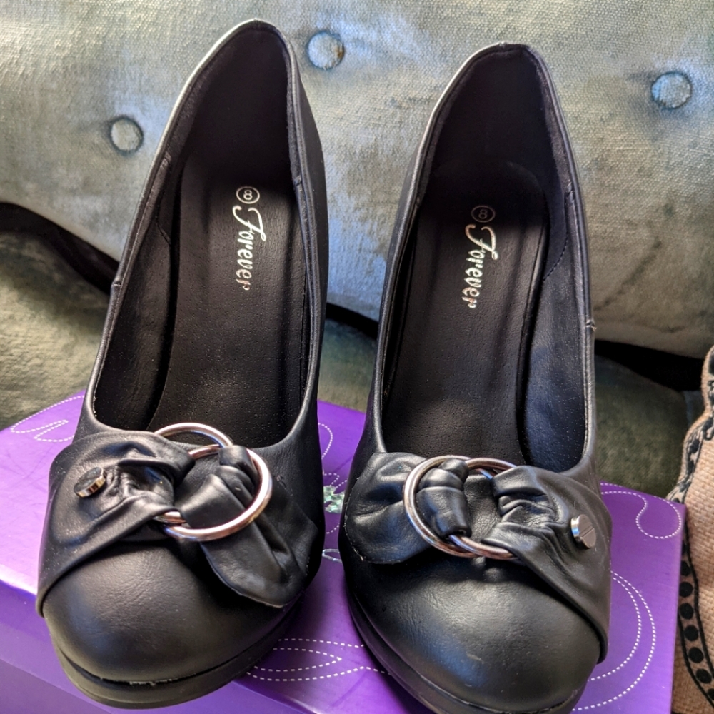 Black forever vegan leather pumps sz 8